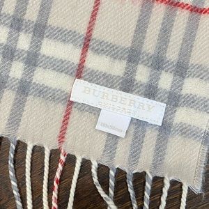 Burberry NWOT Merino Wool Scarf